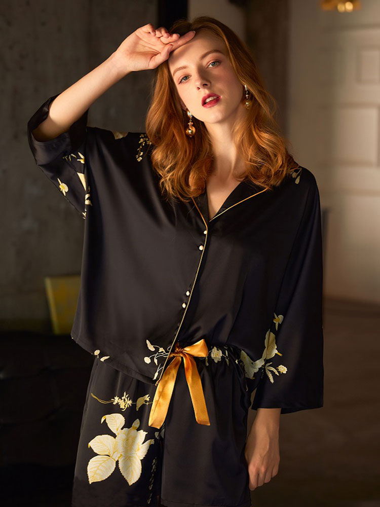 Title 3, Flower rock satin pajamas