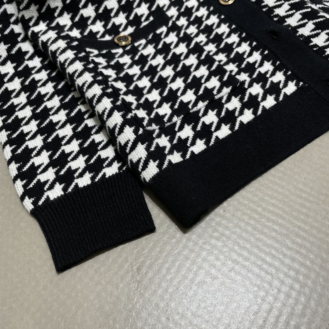 Contrasting Loose V-neck Knitted Cardigan Women's Jacket