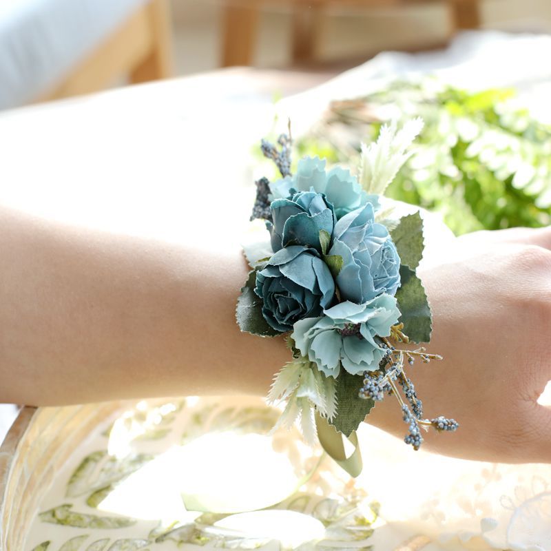 Blue wrist flower