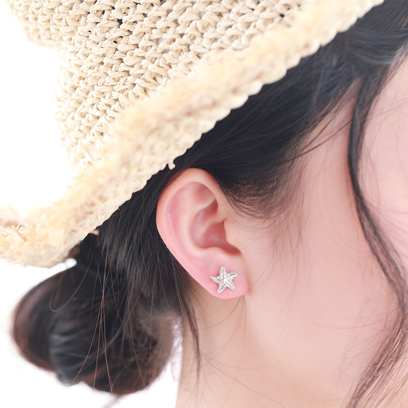 Women's Simple And Small Star Diamond Earrings