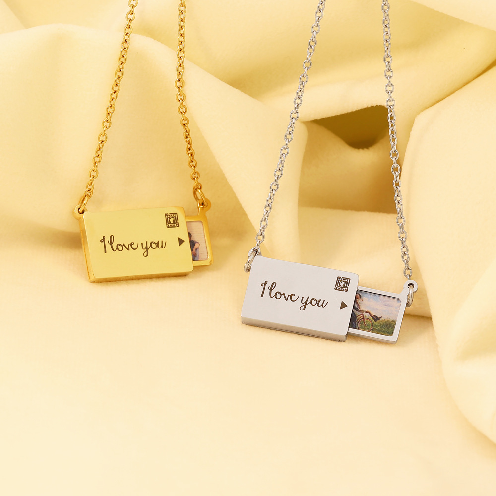 Creative Pull-out Photo Box Pendant Necklace