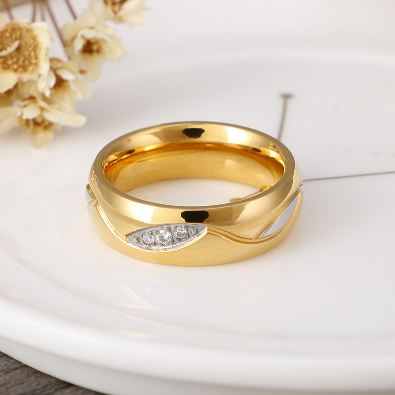 خواتم زوجية عصرية من الفولاذ التيتانيوم ومطليّة بالذهب عيار 18 قيراط