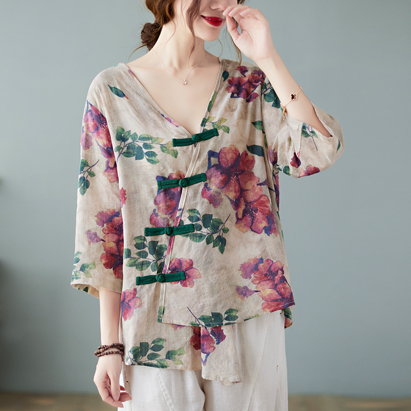 Loose Western Style Buckle V-neck Printed T-shirt Large Size