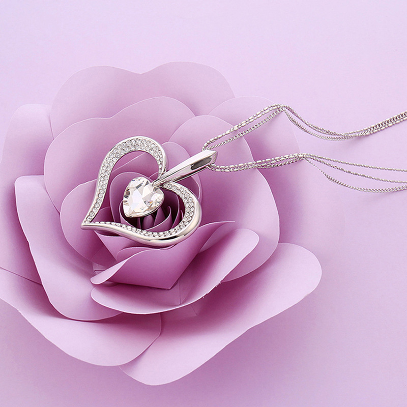 Fashion Full Diamond Alloy Peach Heart Pendant Necklace