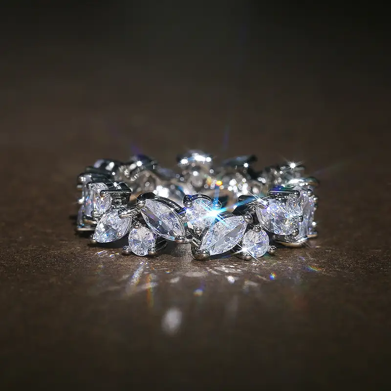 Creative Leaf-shaped Zircon Ring