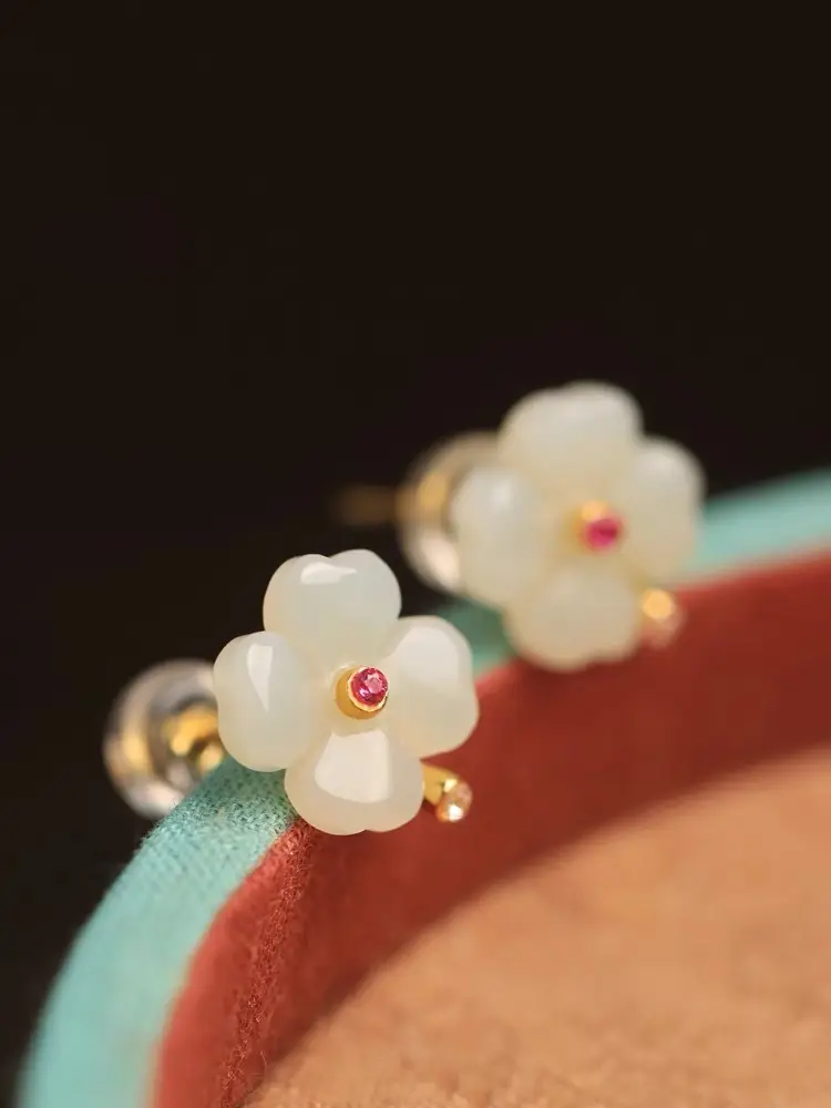 Light Luxury Small And Versatile Earrings
