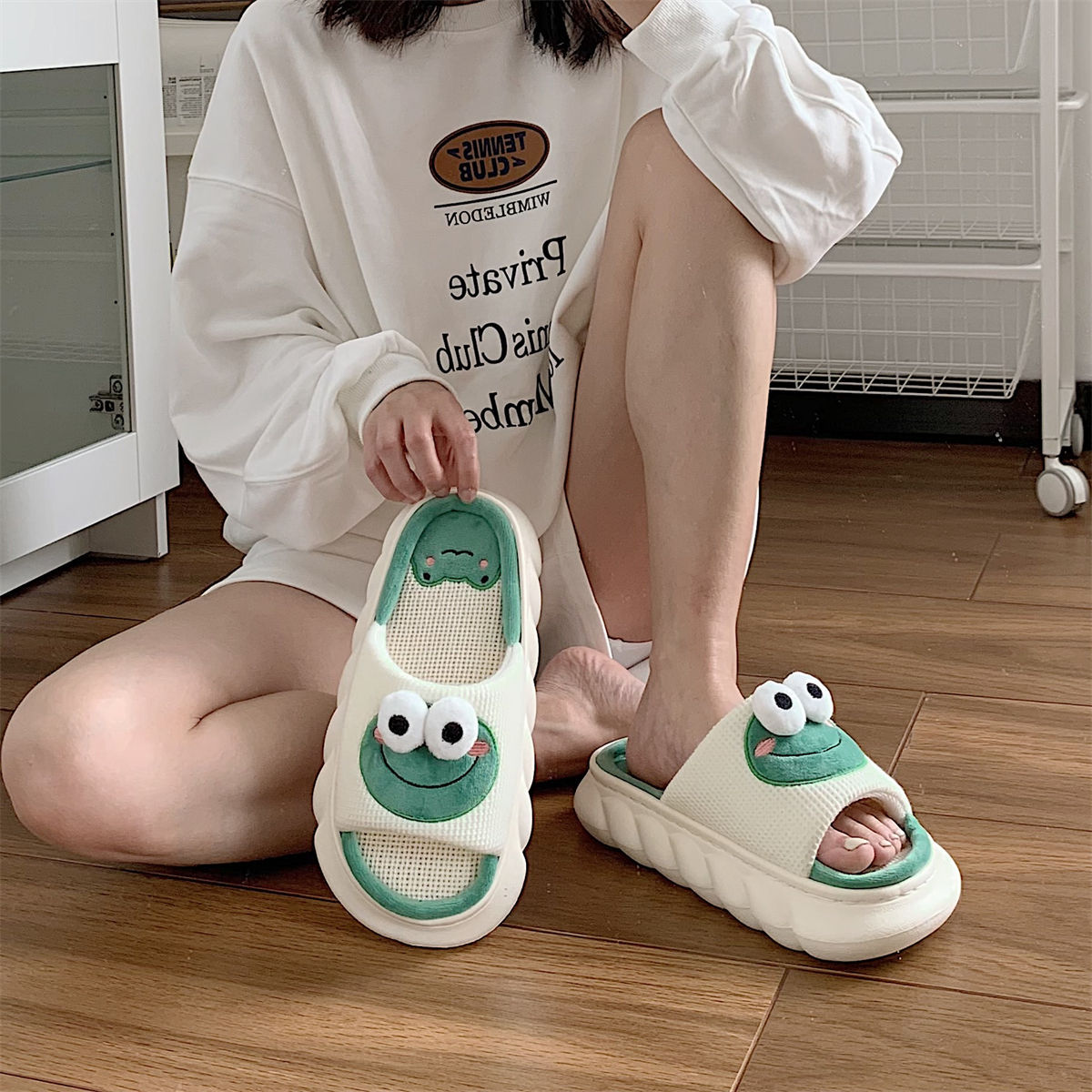 Women's Cartoon Cute Frog Linen Slippers