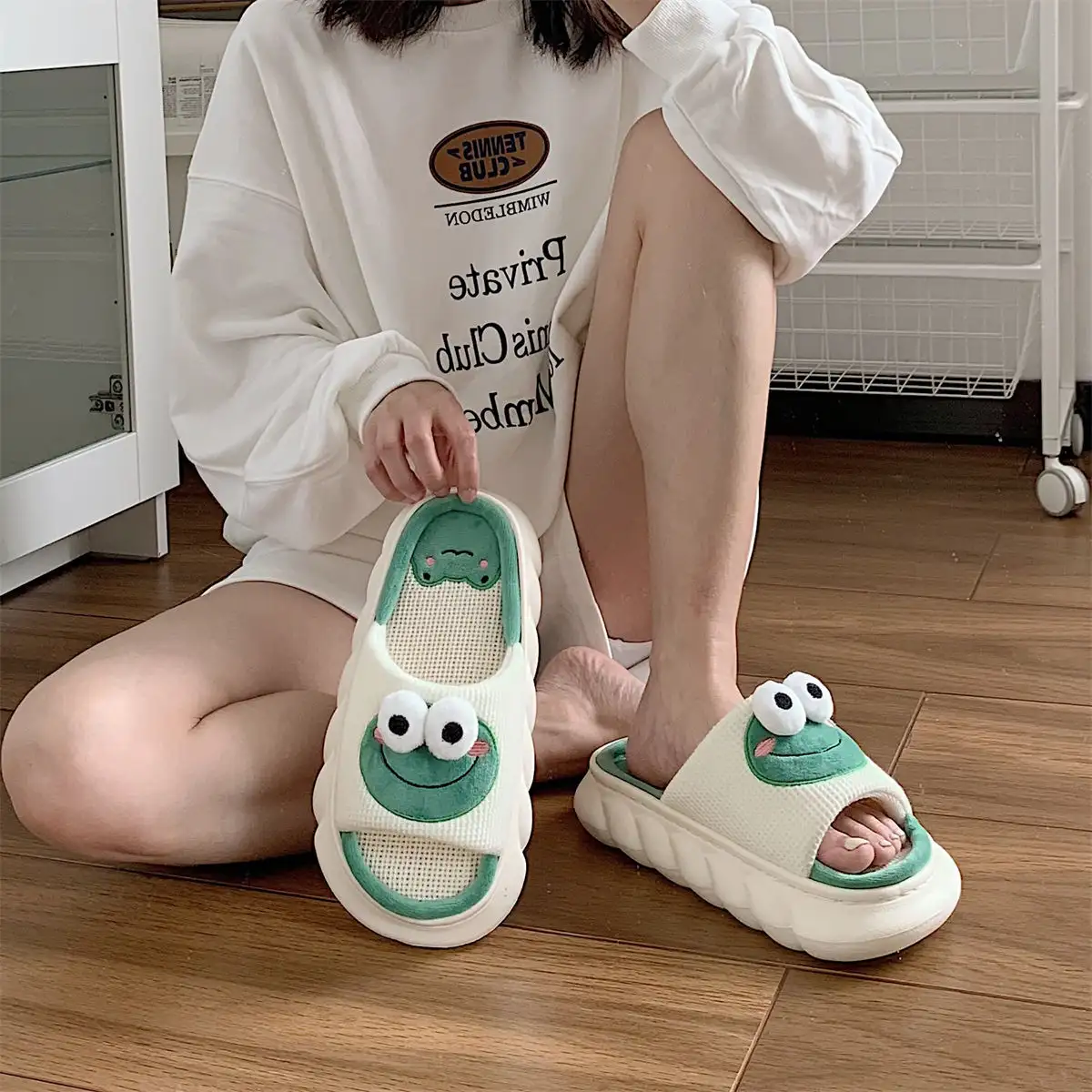 Women's Cartoon Cute Frog Linen Slippers
