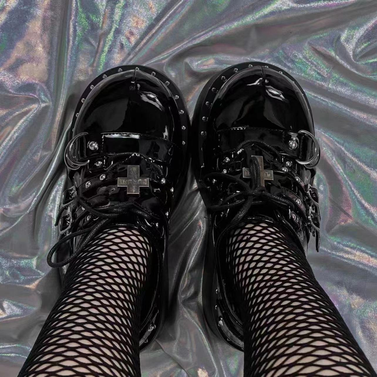 Patent leather black