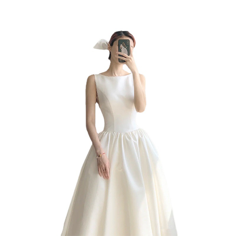 Минималистское маленькое мужское платье для выпускного фото в путешествиях