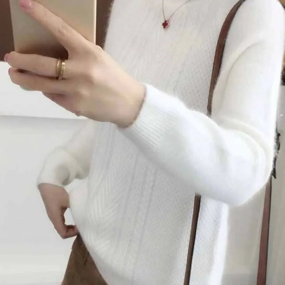 Women's Plush Loose Knit Sweater - White