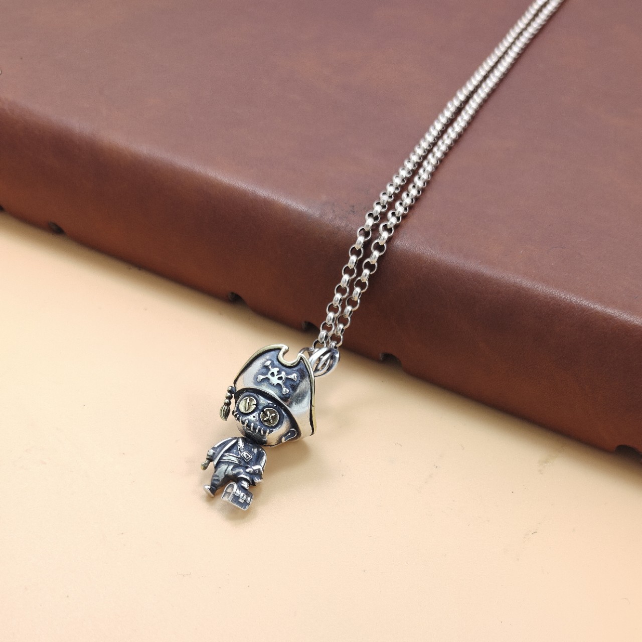 Men's And Women's Personalized Retro Fashion Necklaces