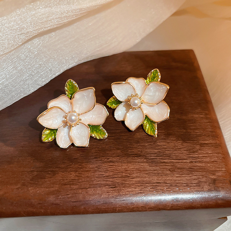 Niche Retro Enamel Earrings - Floral Vintage High-End Style, Light Luxury Versatile Elegant Ear Jewelry