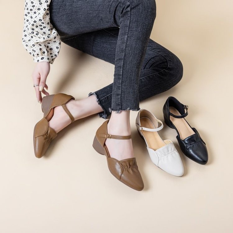2026 New Women's Closed Toe Sandals, Mid Heel Summer French Pointed Toe Vintage Soft Leather Shoes For Mother