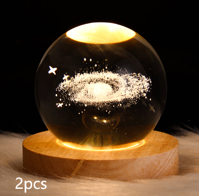 Kleine nachtlamp met kristallen bol, sterrenhemel en planeten – massiefhouten lampvoet, zonnestelsel 6 cm, 2 stuks