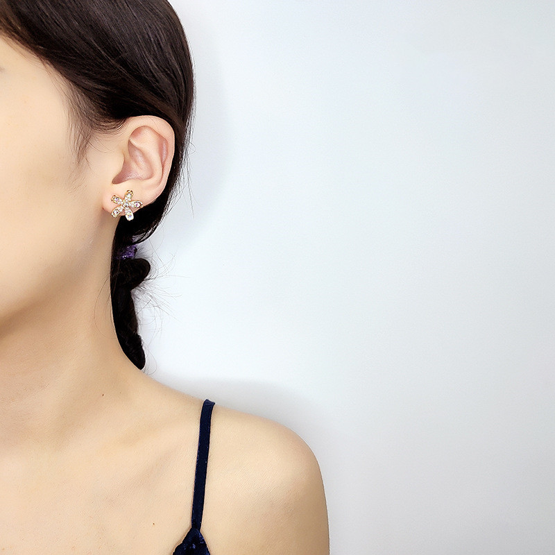 Fancy Diamond Super Flash Flower Pearl Stud Earrings Korean Temperament