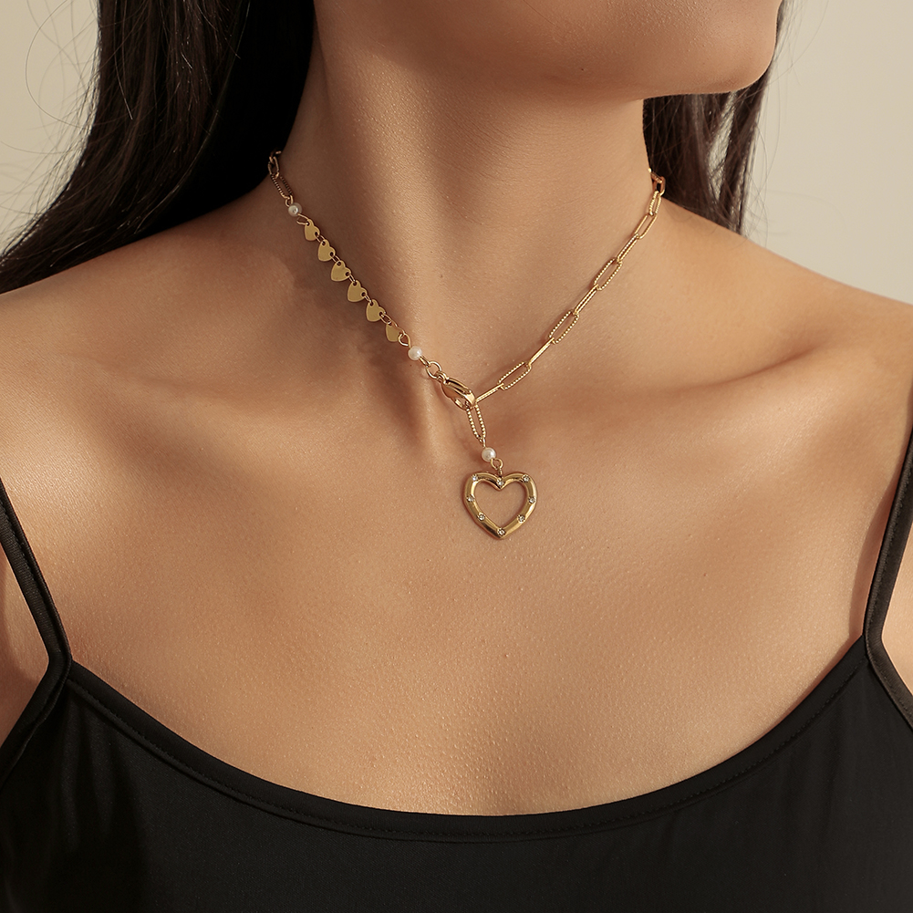 European And American Stainless Steel Love Heart Hollow Pendant Ladies Necklace