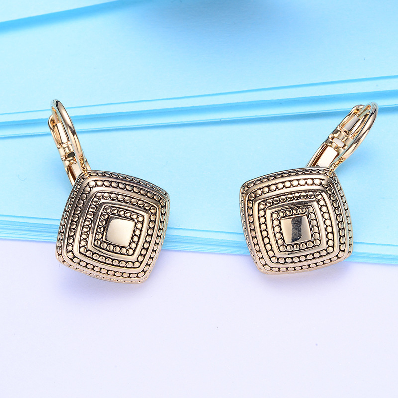 Rhombus Simple Carved Retro Women's Earrings