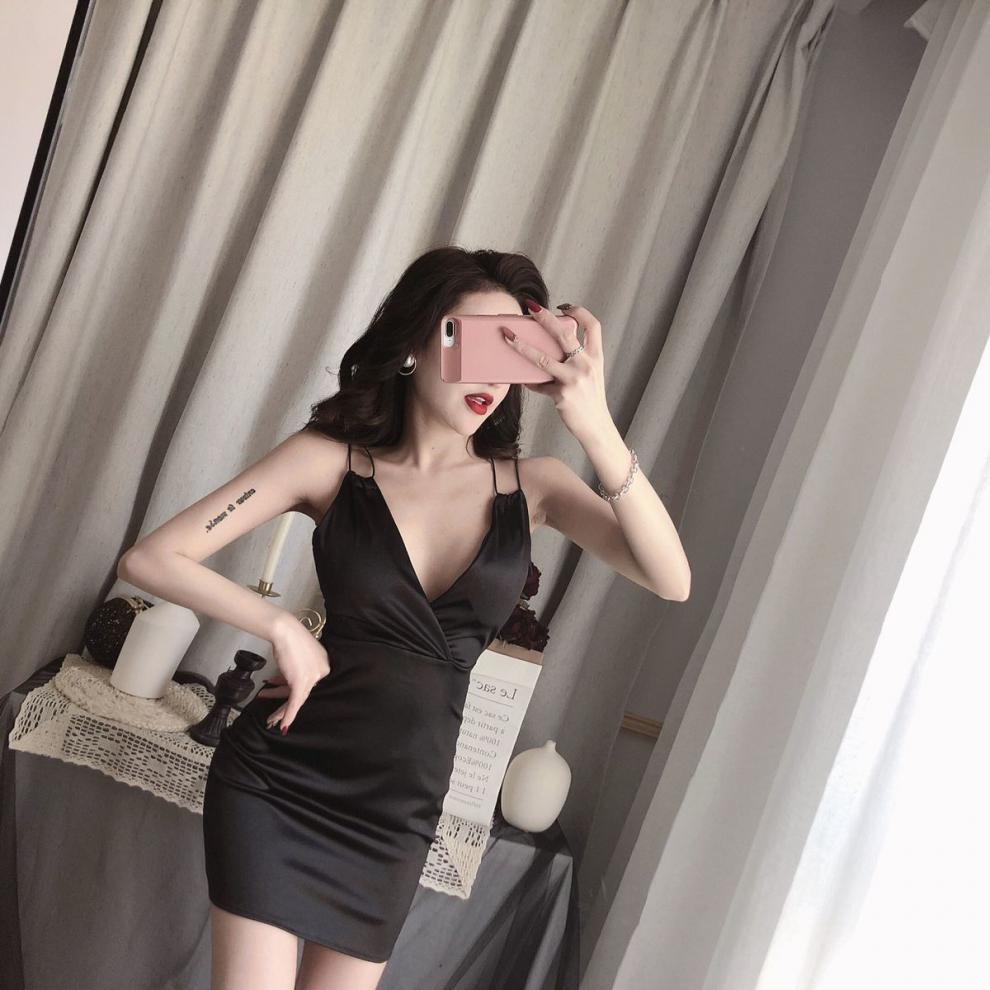 Ladies V-neck Sling Low-cut Back Tight-fitting Hip Dress