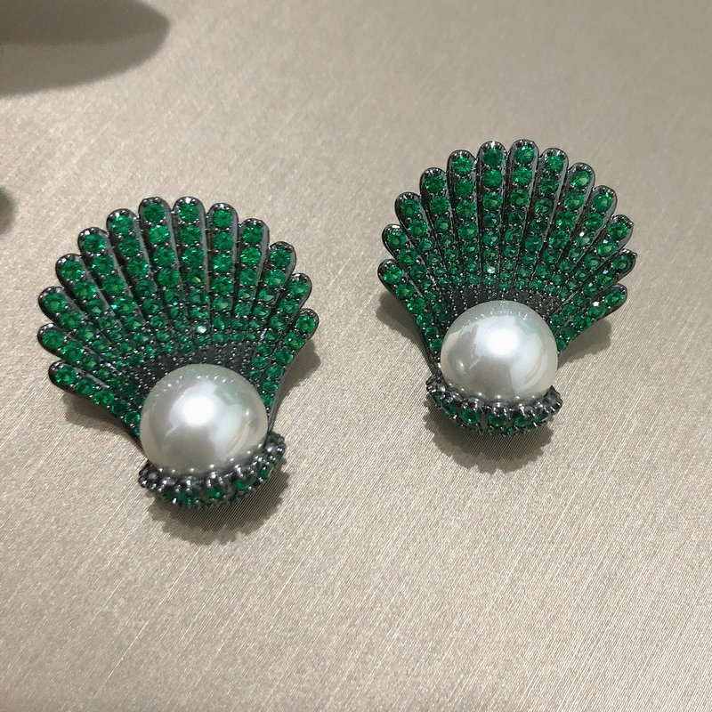 Women's New Style Shell Earrings Pearl Temperament