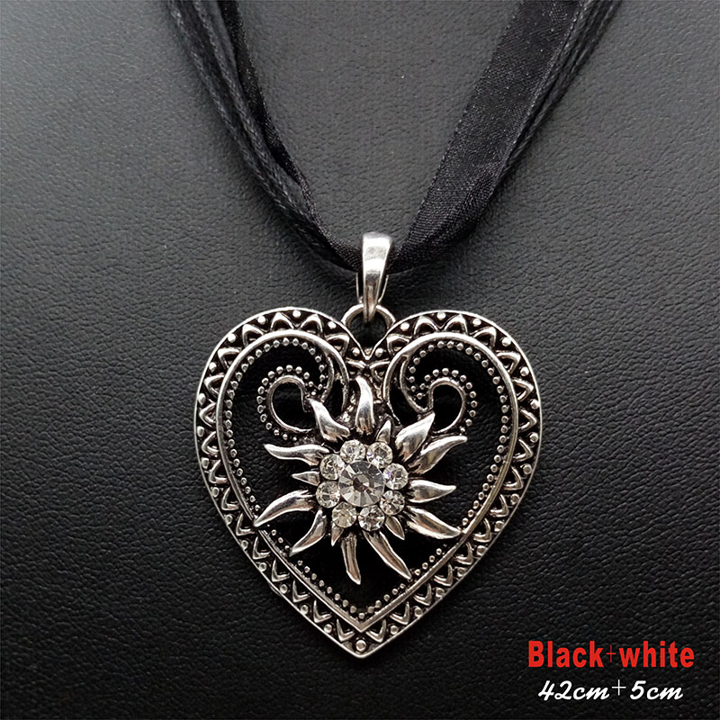 Heart Edelweiss Flowers Necklace