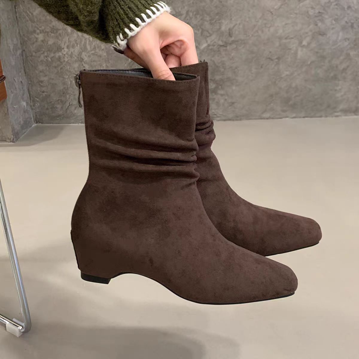 New Arrival Autumn Winter Back Zipper Fashion Boots Korean Style Square Toe Suede Inner Horseshoe Heel Slouchy Boots