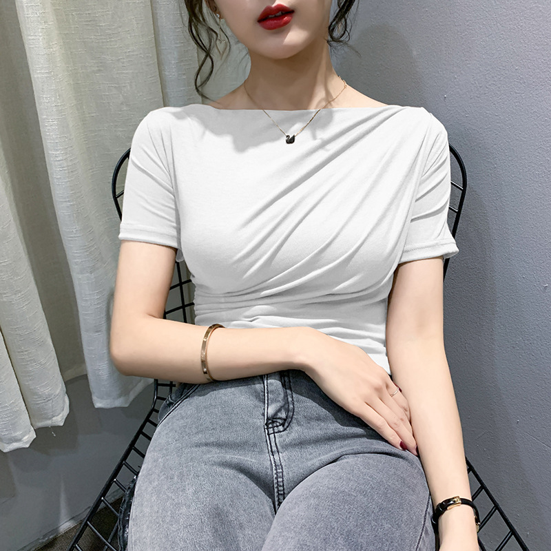 Slim Fit Pleated Bottoming Top Design With A Small Half Turtleneck