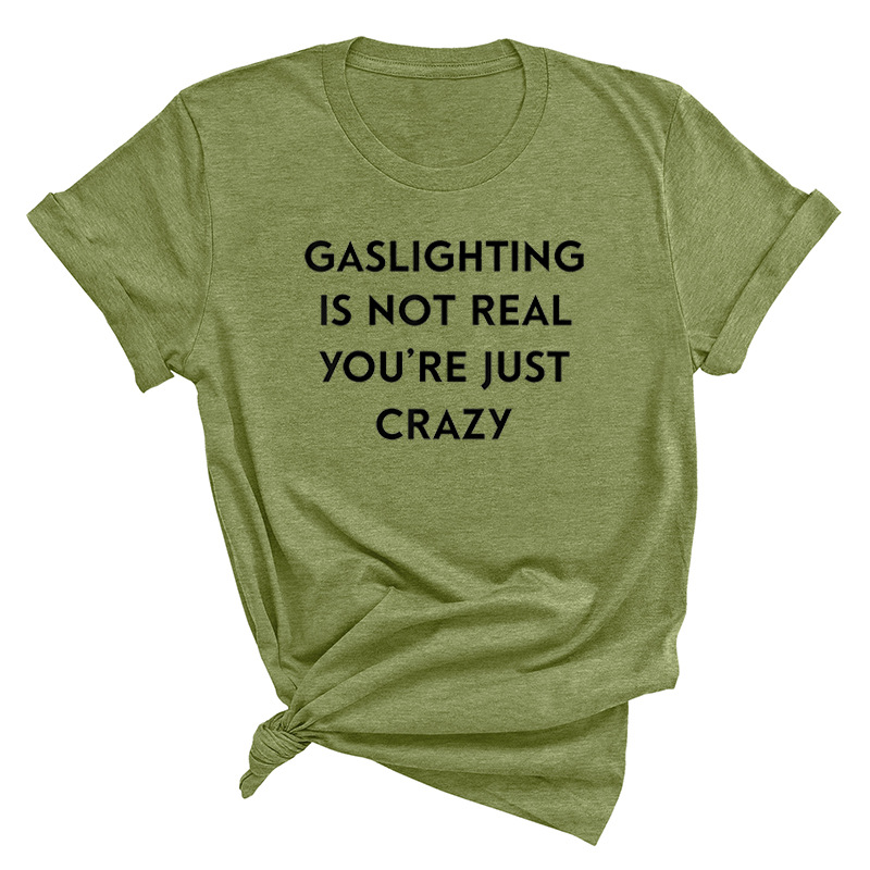 Title 13, Herrenmode mit Aufdruck „Gaslighting Is Not Rea...