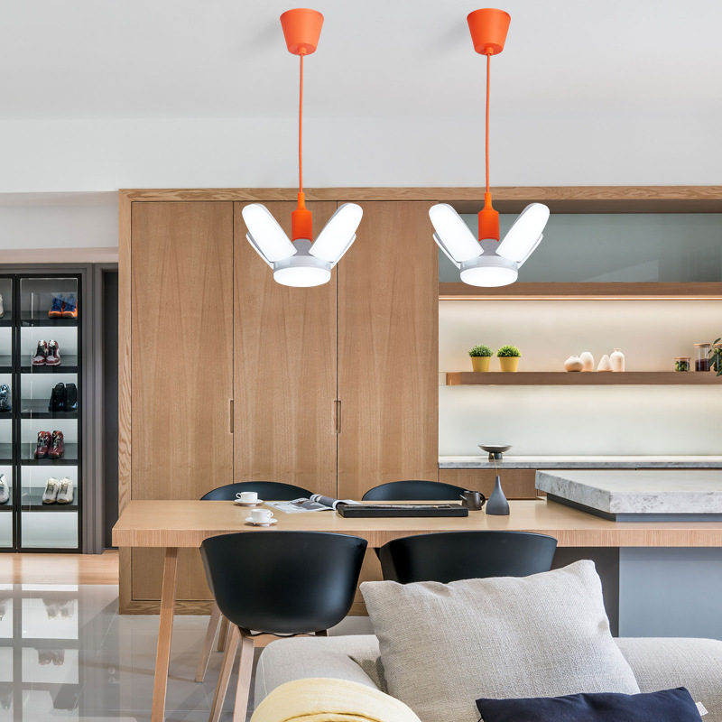 مصباح LED ثلاثي الأوراق قابل للطي للتجارة الخارجية