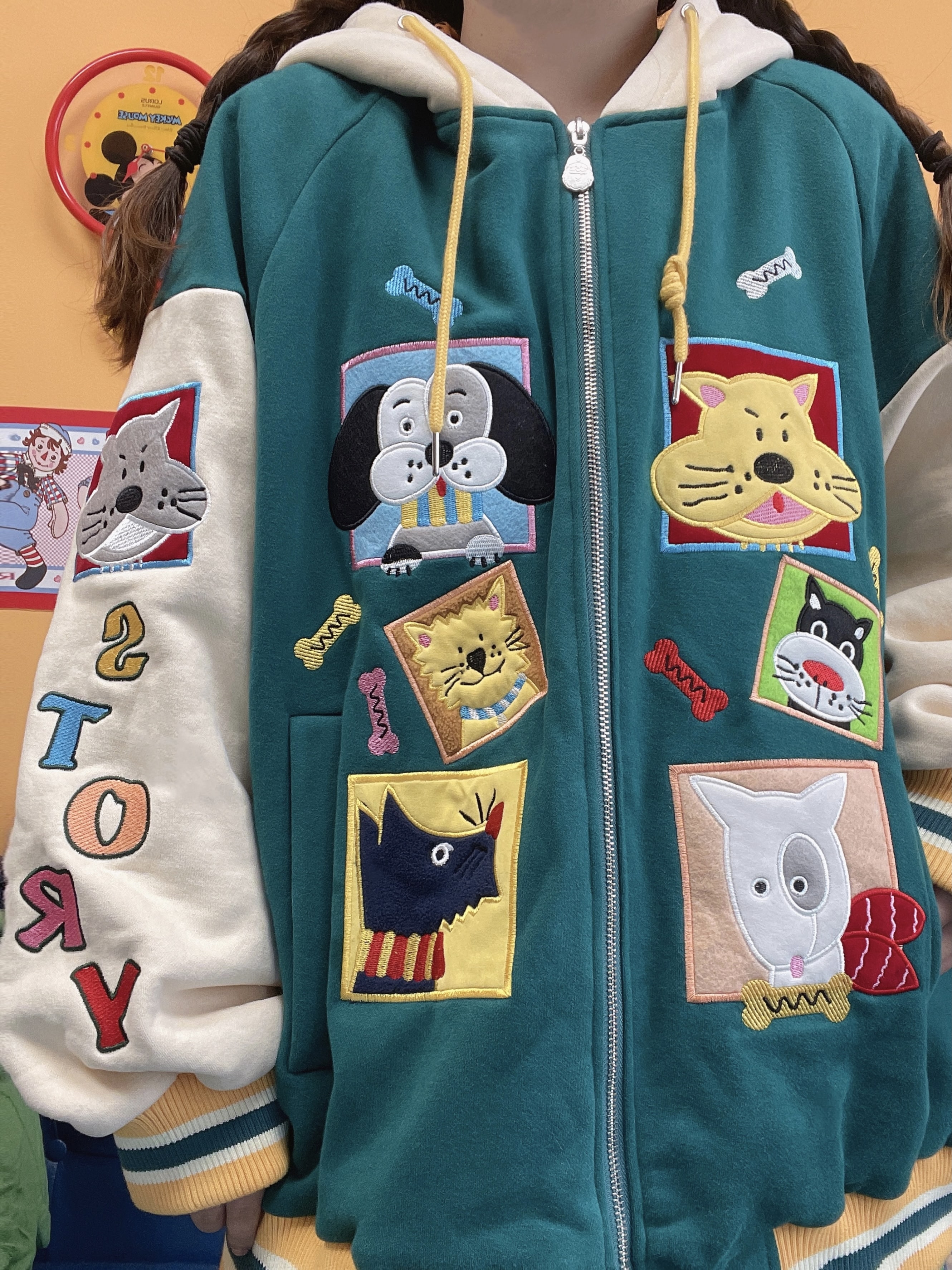 Ladies Fashion Cartoon Patch Embroidered Hoodie