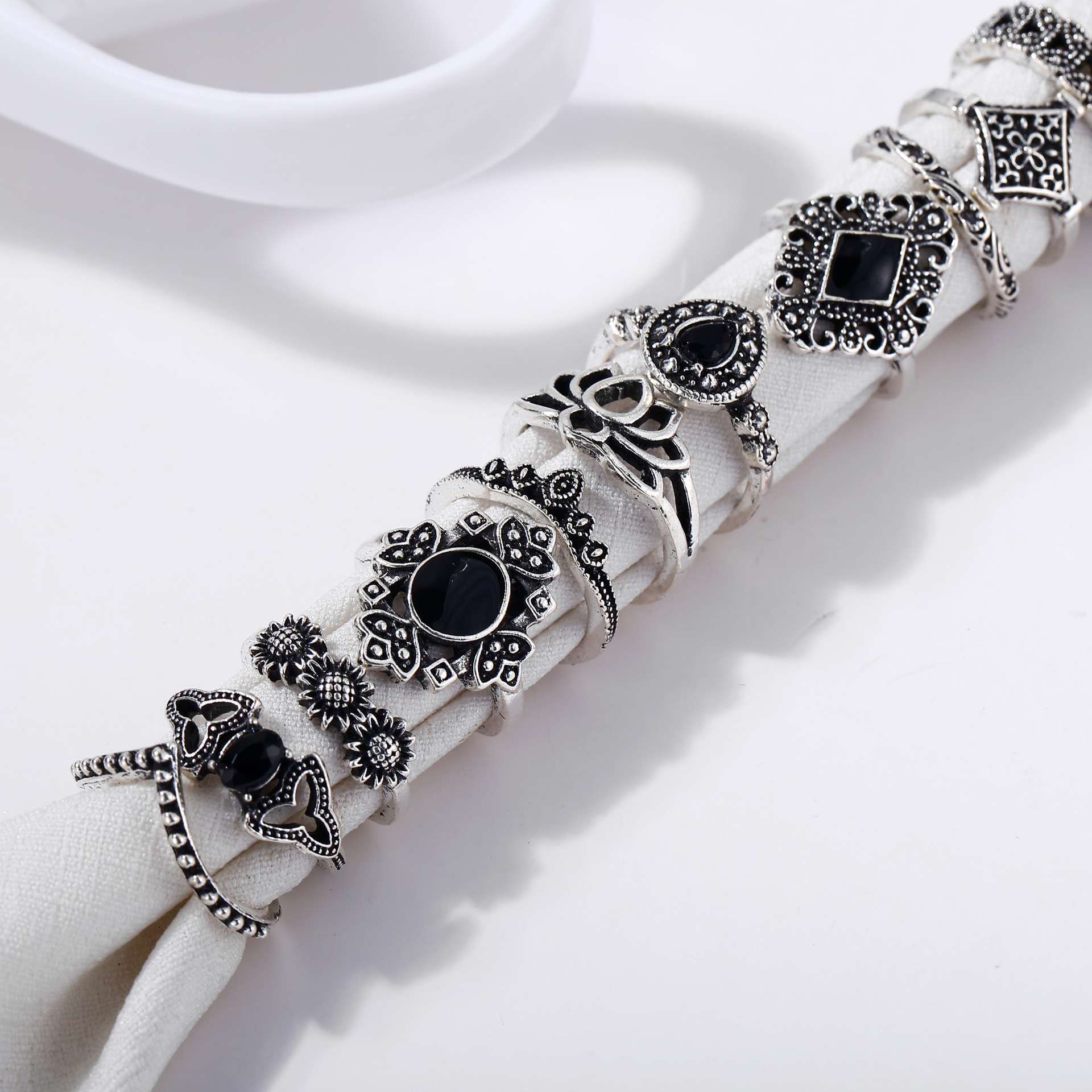 Cross-border Jewelry Trend Vintage Hollow Lotus 15-piece Set Ring