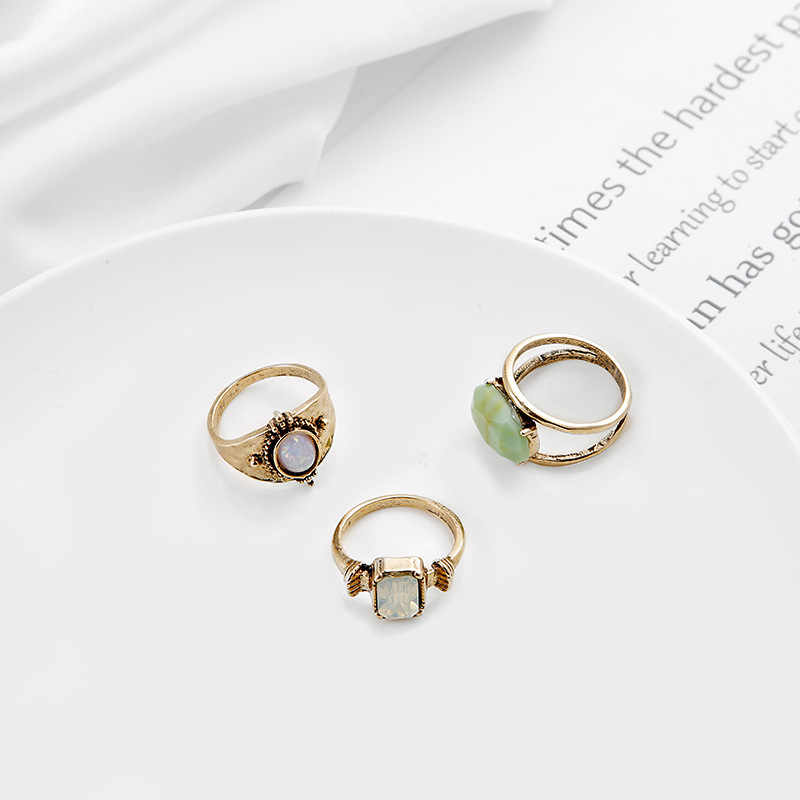 Fashionable Temperament Gemstone Ring Simple Small Round Ring
