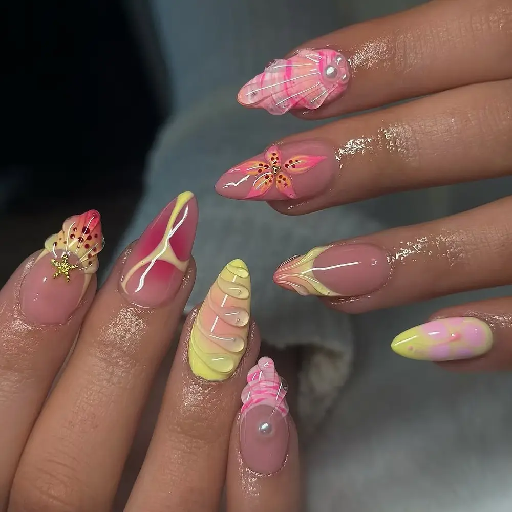Of Short Almond-shaped Press-on 3D Scallop-shaped Nail