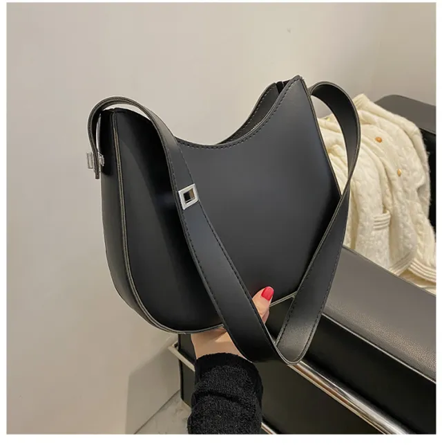 Superior Feeling One Shoulder Underarm Bag Black - Shop at LoveMi