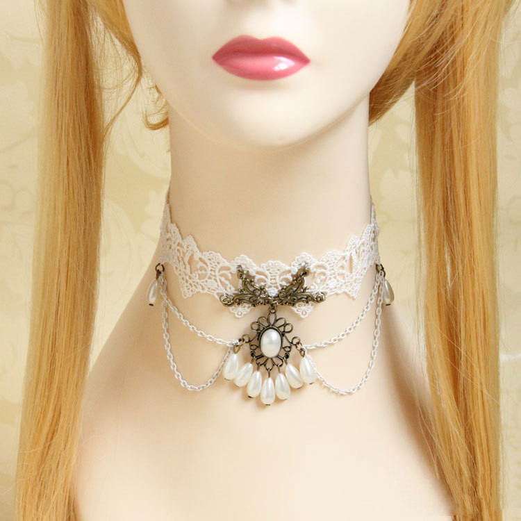 قلادة ياقة دانتيل ولؤلؤ بطراز رجعي للنساء