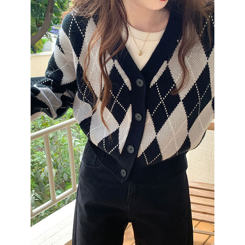 College Style Diamond Contrast Knit Sweater V-neck - Image 3