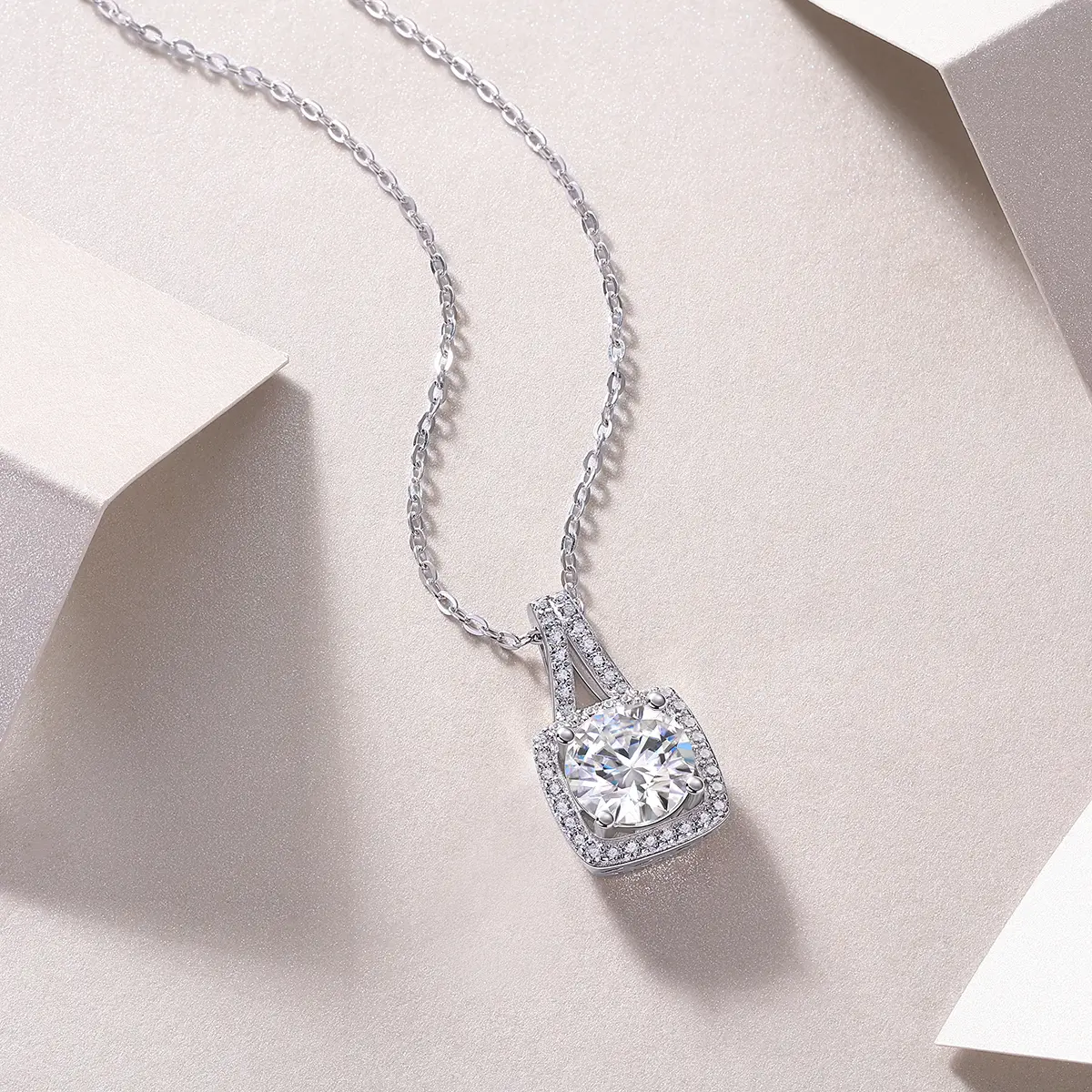 1Small Square Diamond - A Fashionable And Luxurious Diamond Jewelry Piece Set With 2-carat Moissanite S925 Sterling Silver And Platinum-plated Pendant Prohibit 