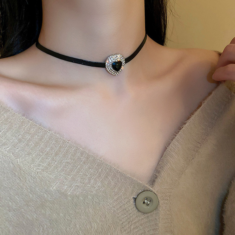 Women's Personality Temperament Diamond Love Necklace