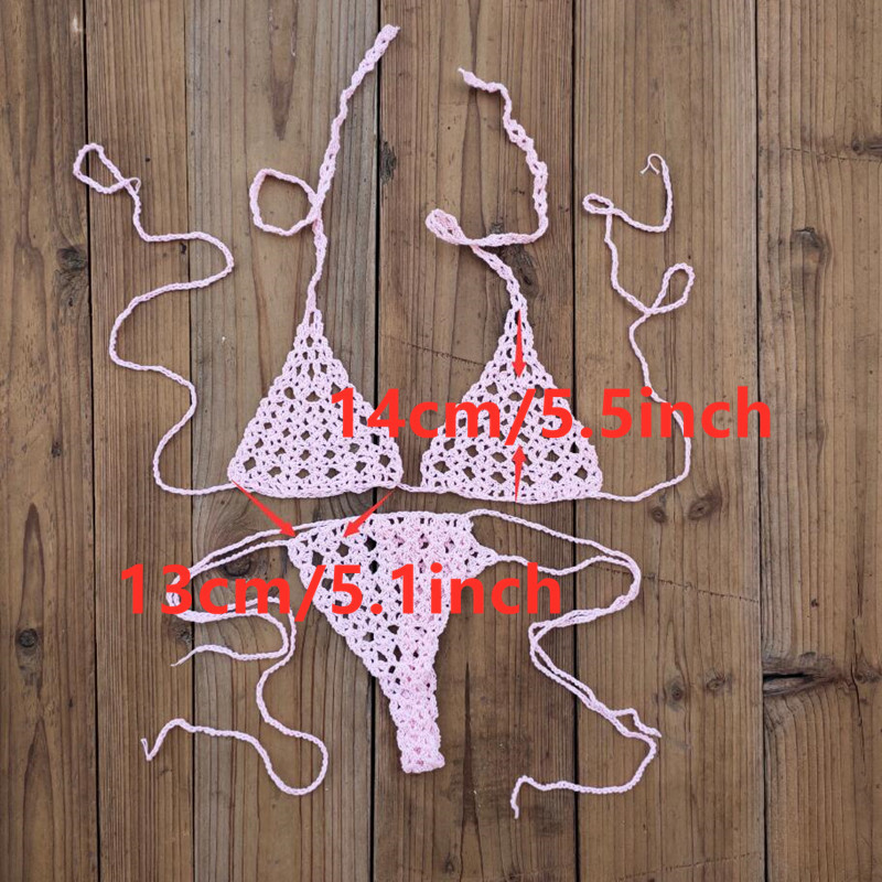 Title 17, Ensemble bikini crocheté à la main