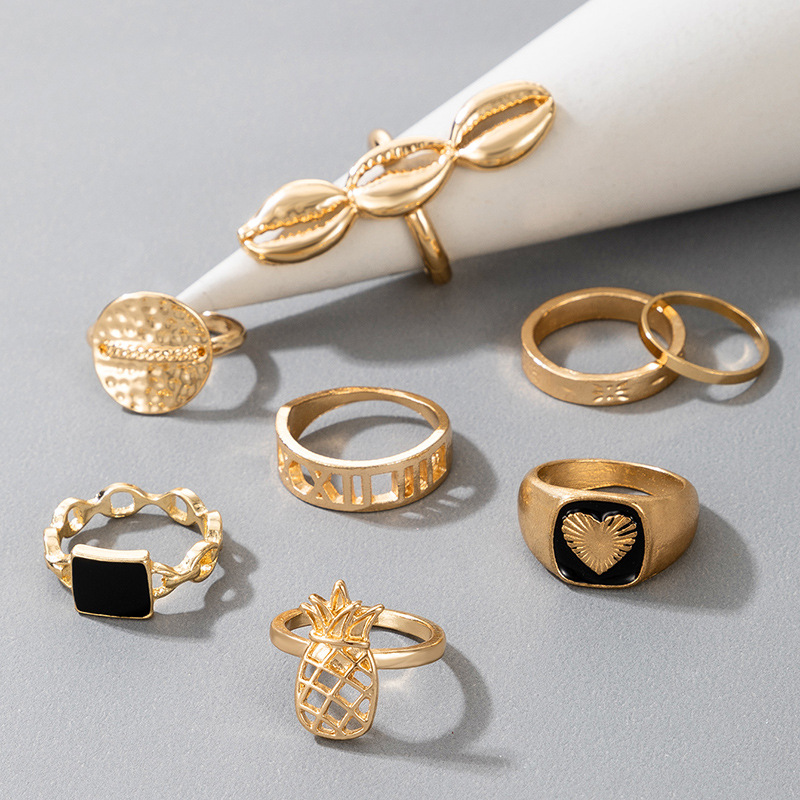 Exaggerated Black Heart Pineapple Shell Geometry Ring
