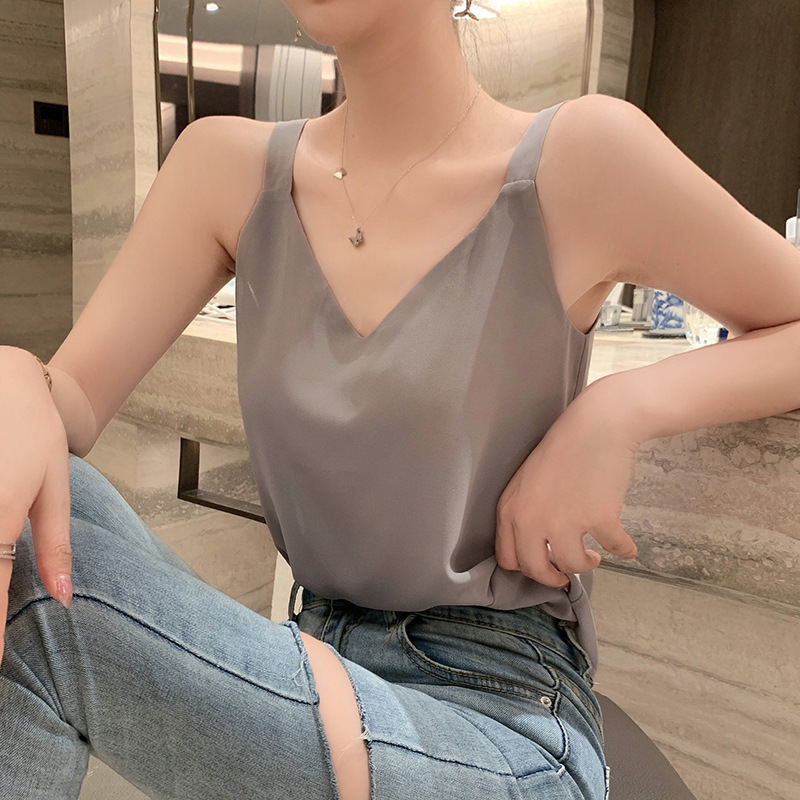 Title 6, V-neck Bottoming Shirt Loose And Trendy