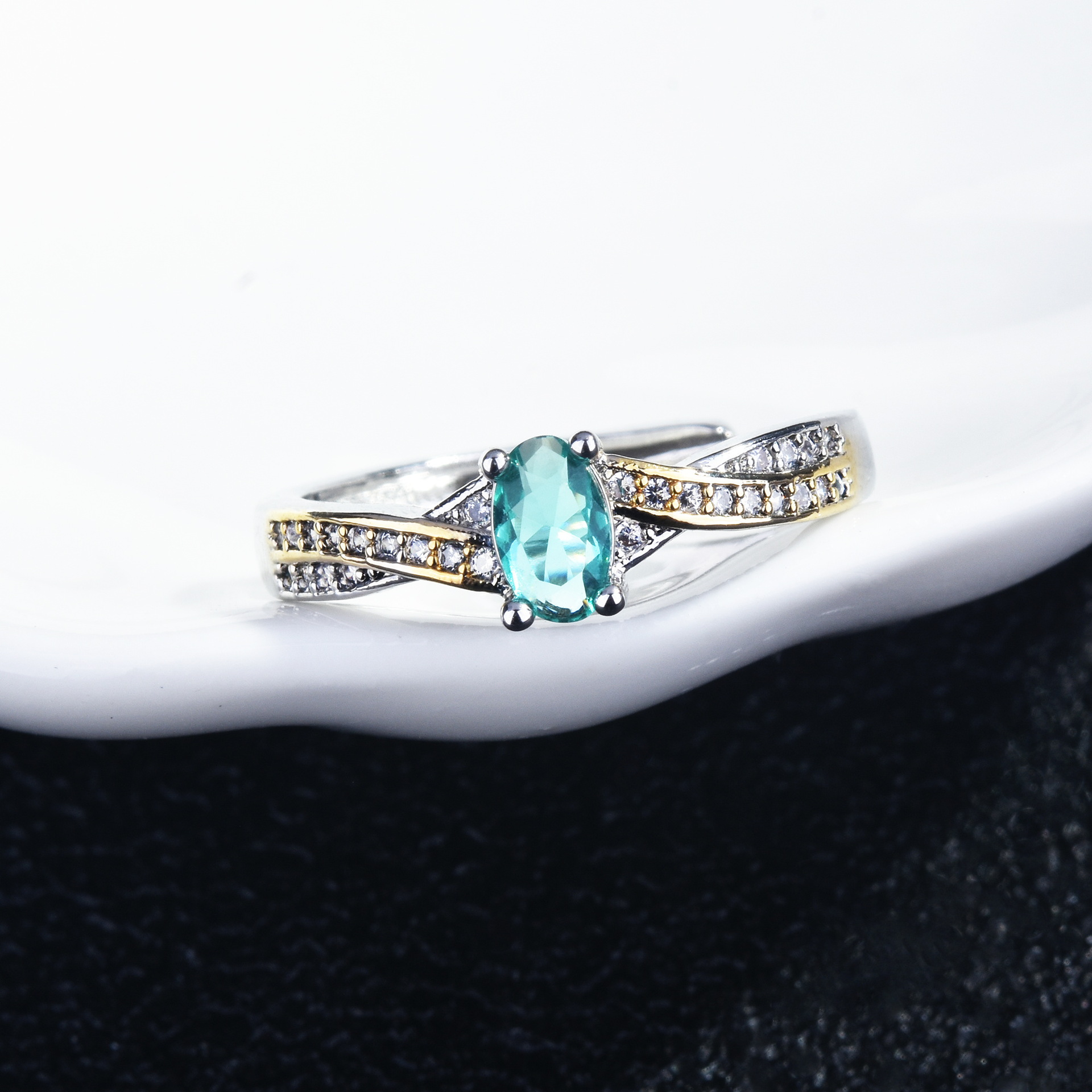 Imitation Natural Colombian Emerald Ring In Two Colors