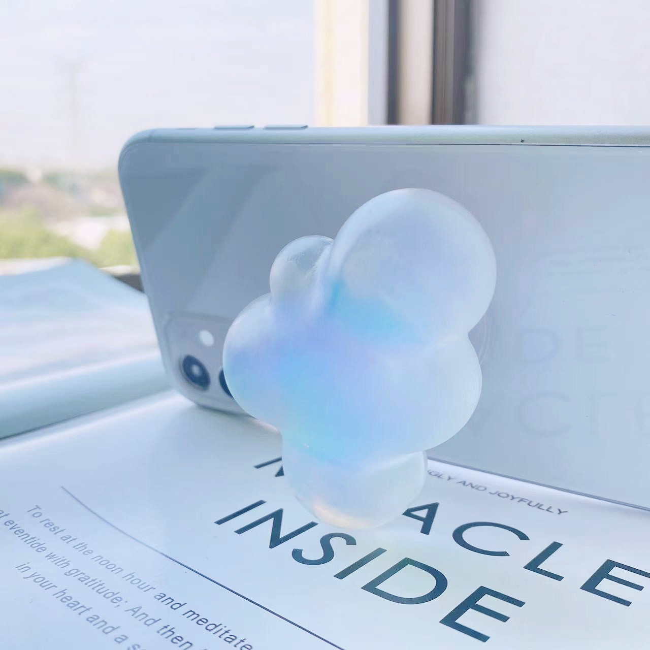 Colorful Cloud Shape Cute Mobile Phone Retractable Paste Bracket - Image 4