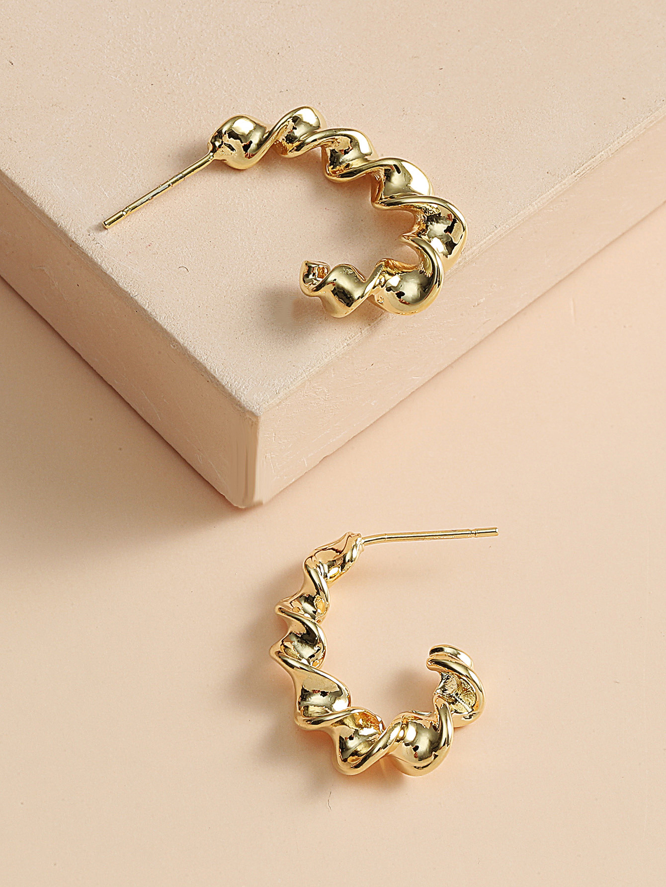 Frigid Style Metal Exaggerated Twist Earrings