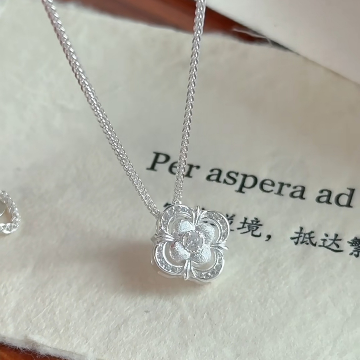 1pc 999 Sterling Silver Diamond-Encrusted Four-Leaf Clover Pendant Necklace, Luxurious Sweet Style, Perfect For Daily Wear & Valentine's Gifts