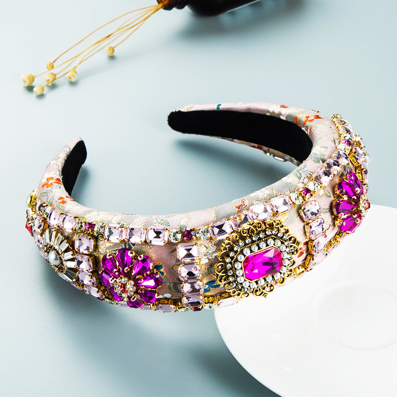 Thickened Sponge Embroidery With Wide Edge And Full Drill Collar