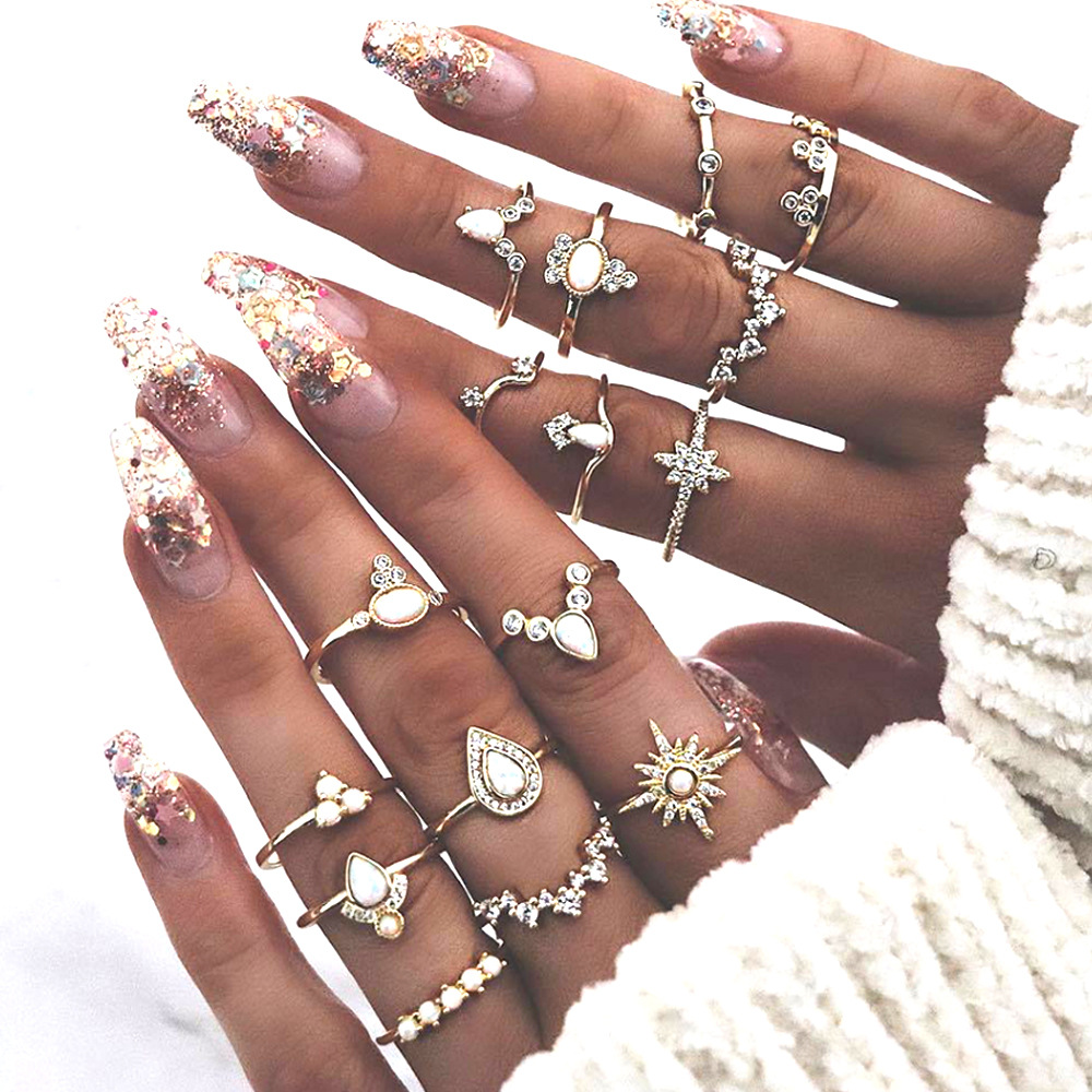 16-piece Retro Style Diamond Crown Drop