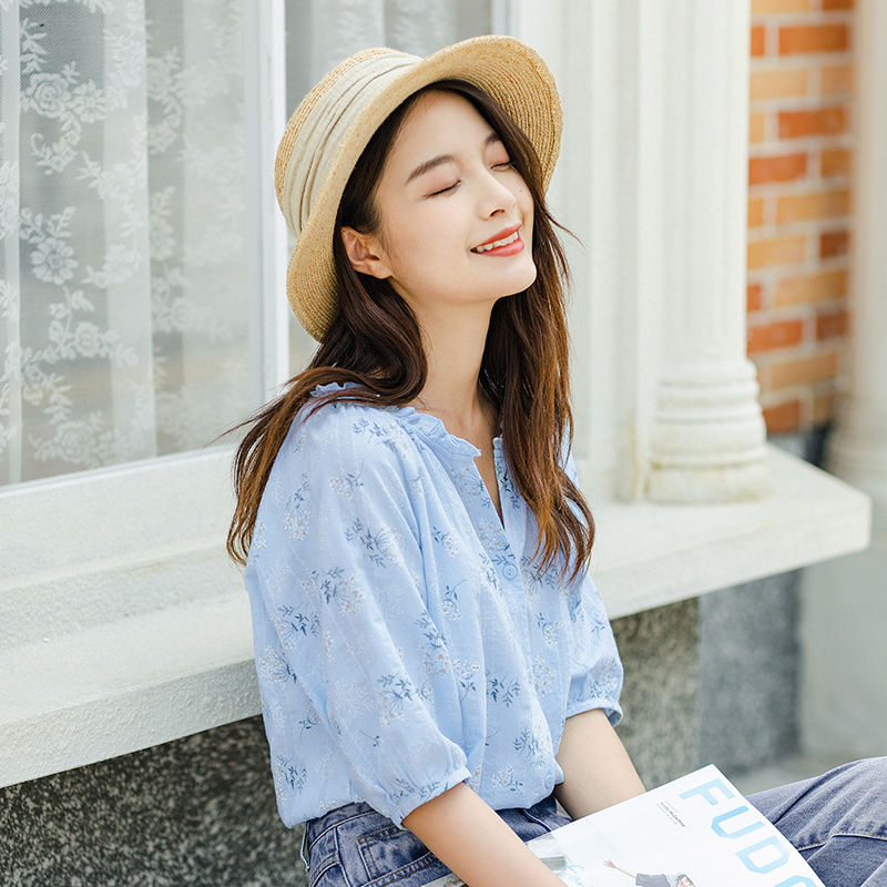 Women's V-neck Floral Shirt With Wooden Ears