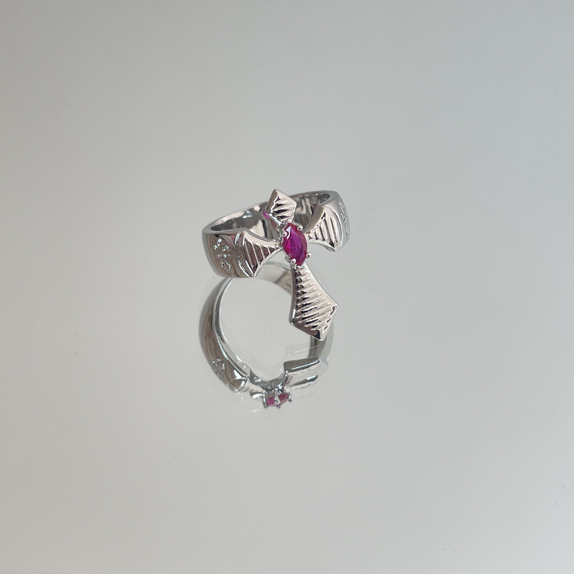 Retro Light Luxury Niche Design High-end Simple Ring