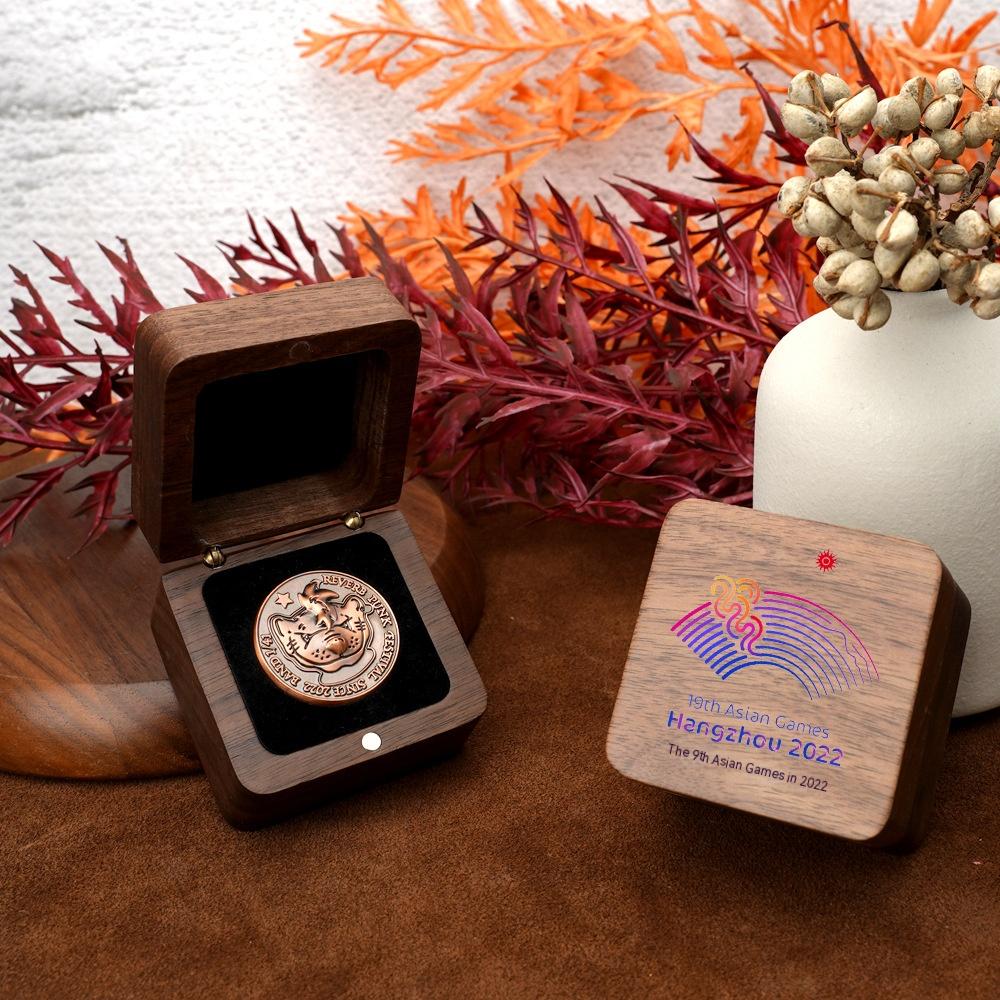 Title 3, Walnut Commemorative Coin Box